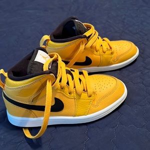 Nike kids dunks black and gold